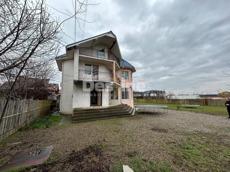 Casă individuală cu 6 camere cu Canalizare în Ciritei