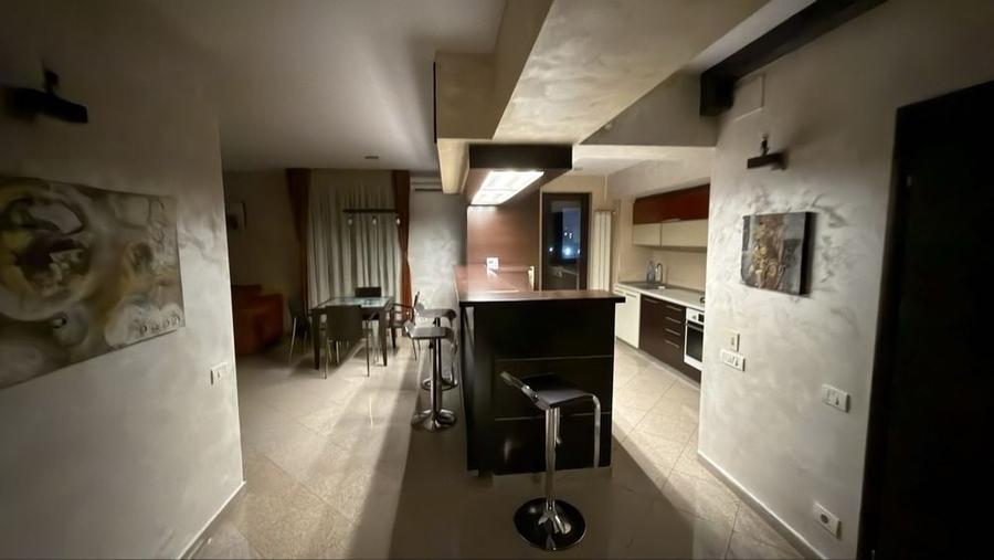 Apartament cu 3 camere decomandat în Runcu