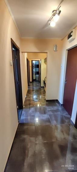 Apartament cu 4 camere semidecomandat în Confecții