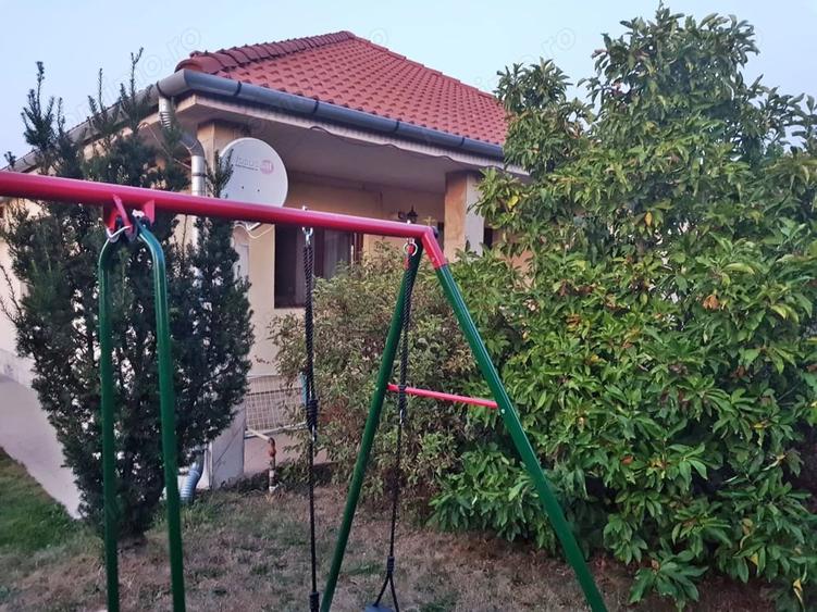 Casă cu 4 camere cu Teren 520 Mp în Sântion