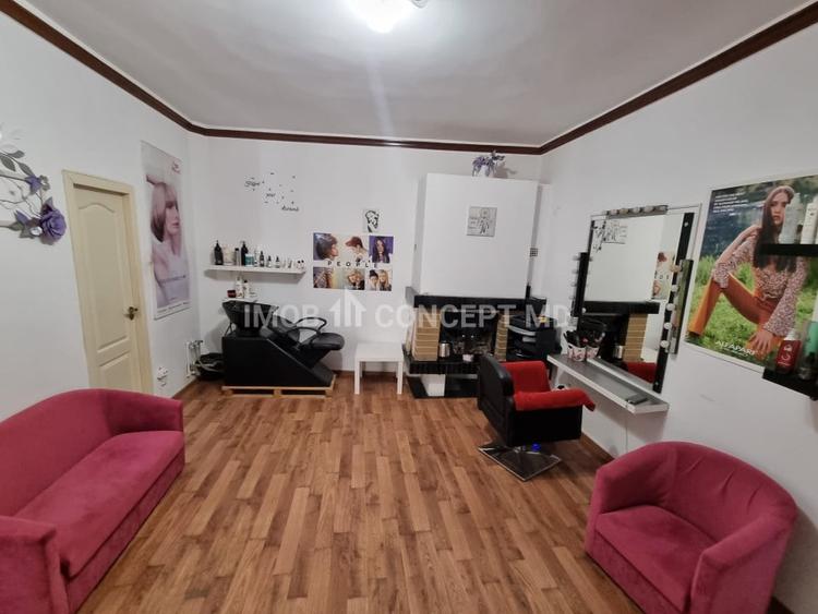 Casă individuală cu 8 camere cu Canalizare în Ultracentral