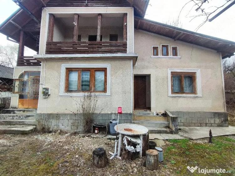 Casa tradi?ionala cu etaj ?i teren 2.080 mp | Cadastru ? - 1