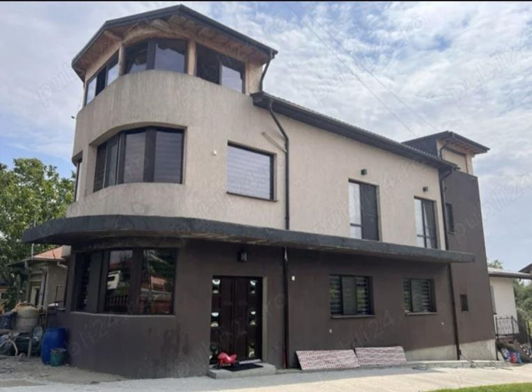 Casă cu 4 camere decomandat în Vidra