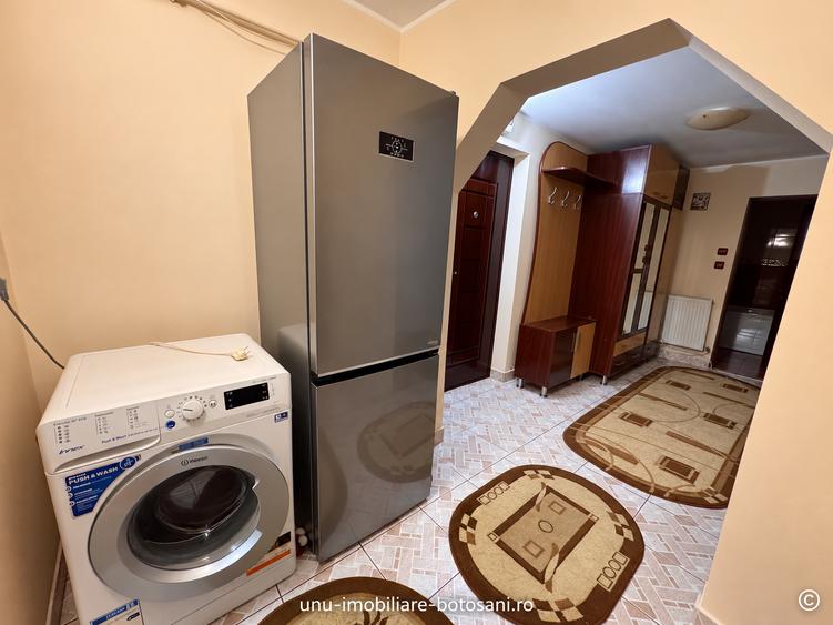 Apartament cu 3 camere decomandat în Central