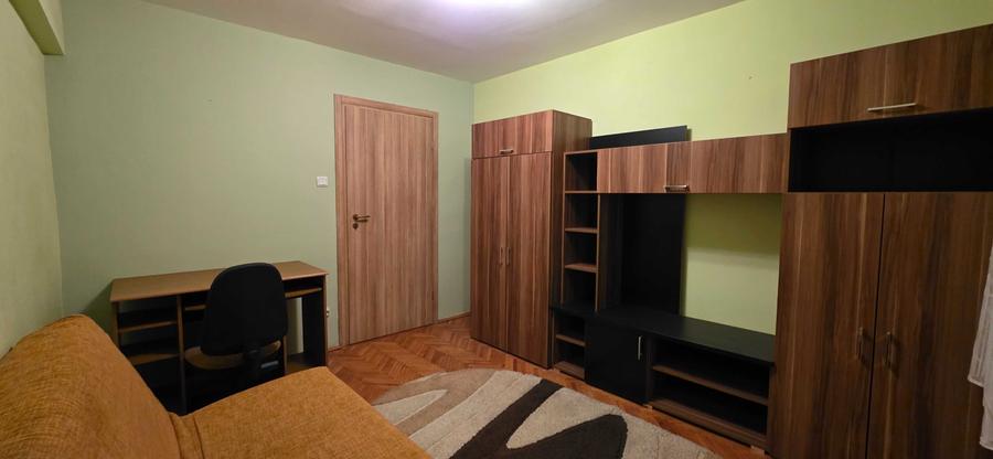 Apartament cu 3 camere decomandat în Central
