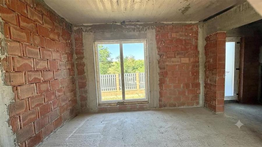 Casă individuală cu 4 camere cu Teren 750 Mp în Popricani