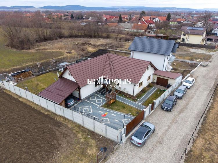 Casă individuală cu 6 camere cu Canalizare în Lunca Calnicului