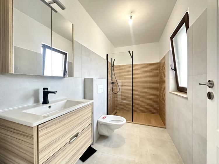 Duplex cu 5 camere cu Canalizare în Dumbrăvița