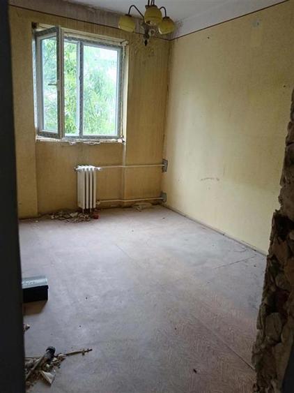 Apartament cu 3 camere semidecomandat în Calea Aradului
