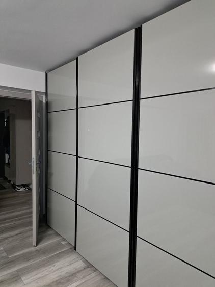 Apartament cu 3 camere decomandat în 1 Decembrie