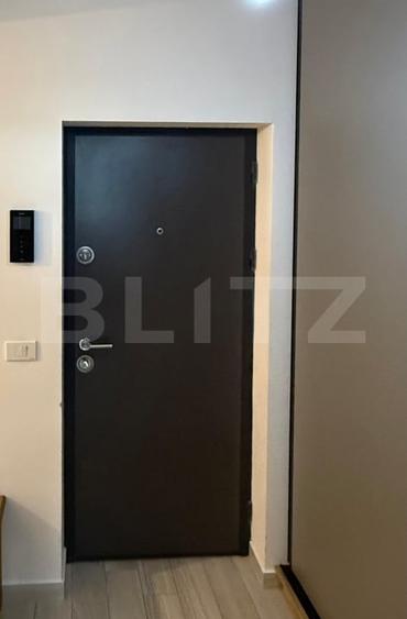 Apartament cu 3 camere decomandat în Tractorul