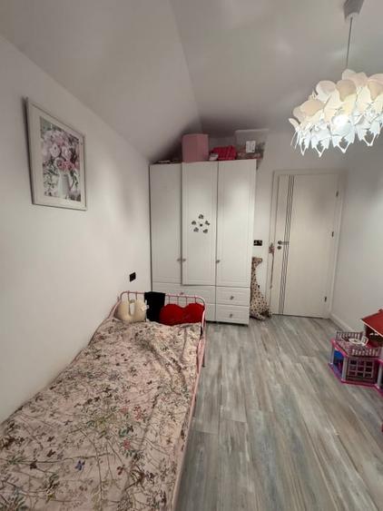 Casă individuală cu 6 camere cu Canalizare în Sud-Est