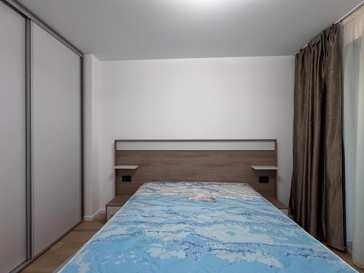 Apartament cu 2 camere decomandat, mobilat în Tractorul