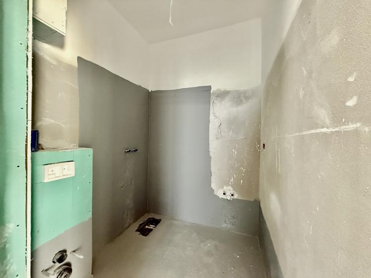 Apartament cu 3 camere semidecomandat în Moșilor