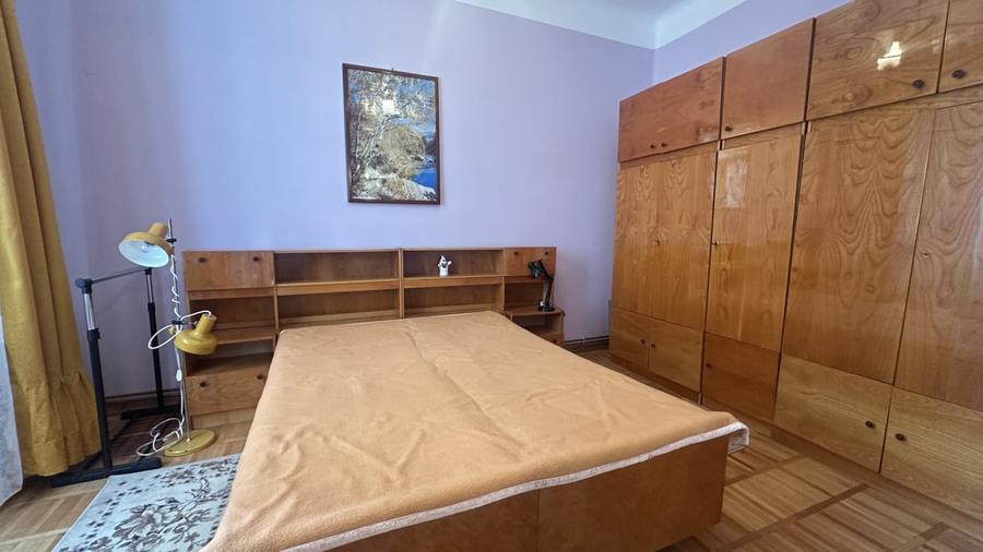 Apartament cu 3 camere semidecomandat, mobilat în Ultracentral