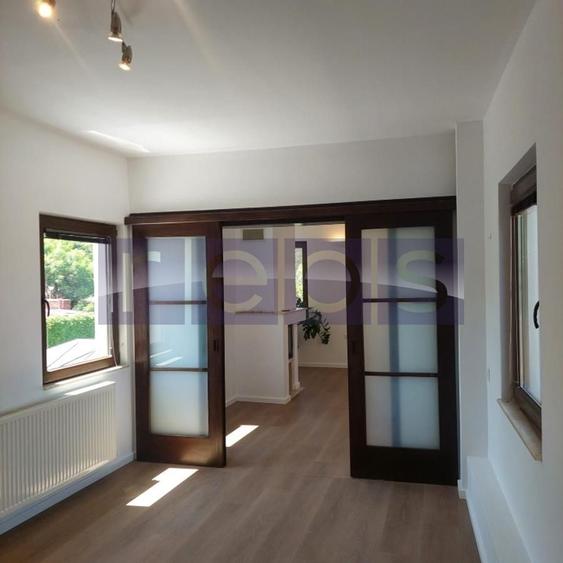 Apartament cu 5 camere decomandat în Kiseleff