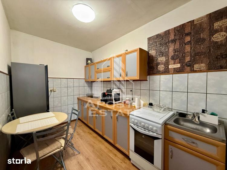 Casă cu 5 camere decomandat cu Teren 103 Mp în Fabric