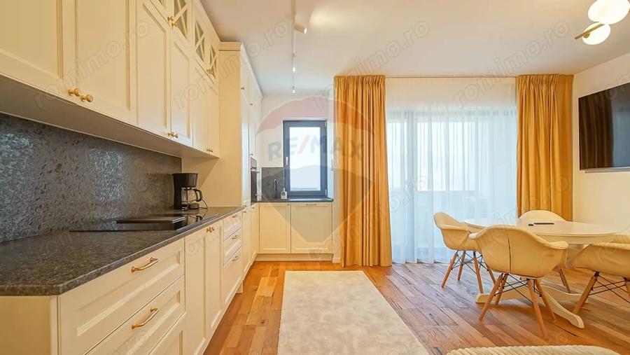 Apartament cu 3 camere decomandat în Noua