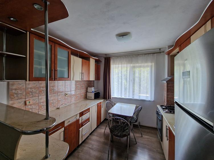 Apartament cu 3 camere decomandat în Rogerius