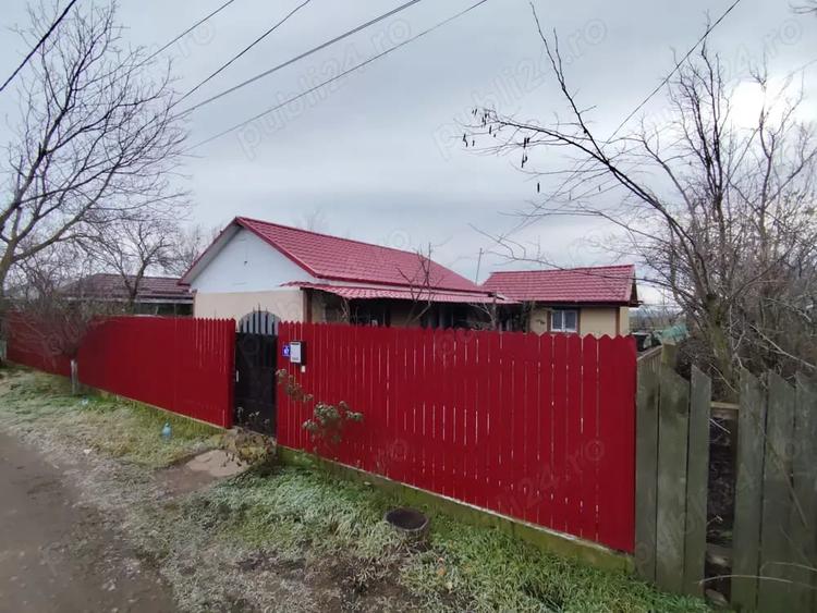 Casă cu 3 camere în Băleni