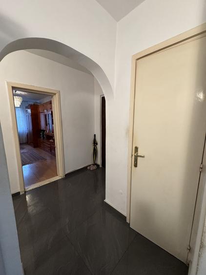 Apartament cu 3 camere decomandat, mobilat în Dâmbul Rotund