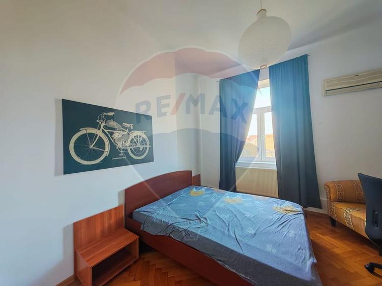 Apartament cu 4 camere decomandat în Universitate