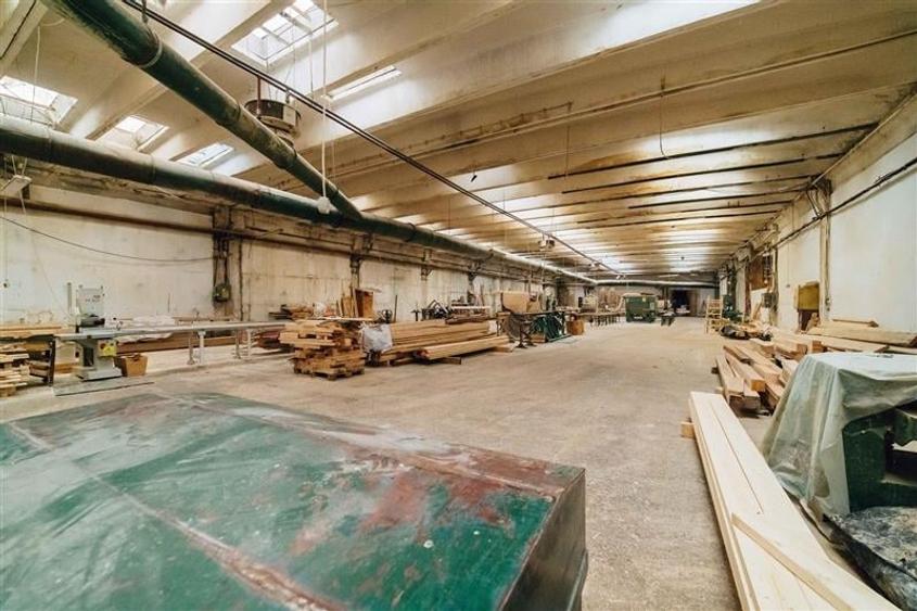 Spațiu industrial, de 4,439 mp, în Vest