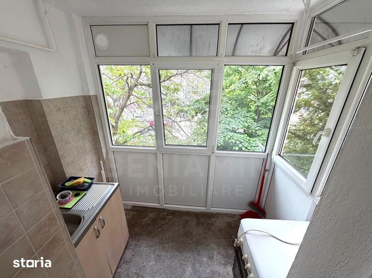 Apartament cu 2 camere decomandat în Sărari