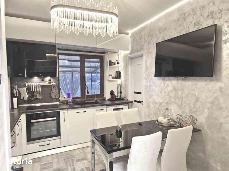 Casă cu 4 camere cu Teren 500 Mp în Central