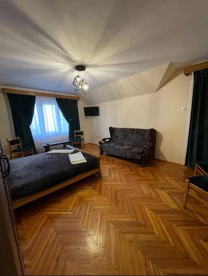 Casă cu 6 camere cu Teren 850 Mp în Central