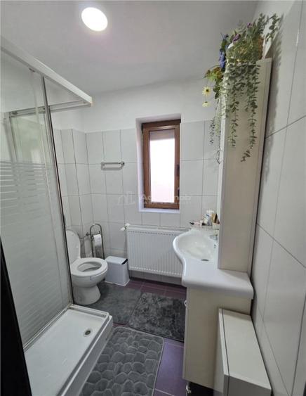 Casă cu 4 camere cu Teren 260 Mp în 1 Decembrie