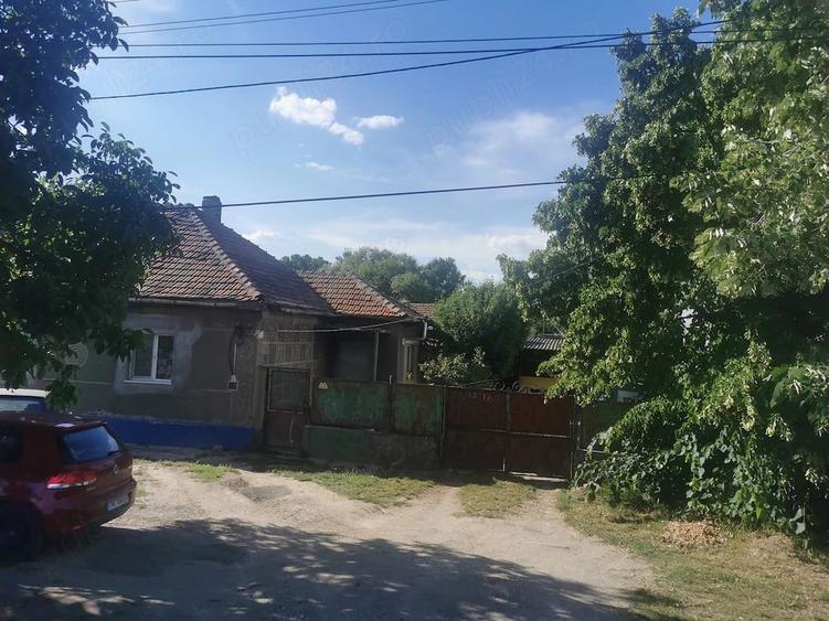 Casă cu Teren 2600 Mp în Ghiroda