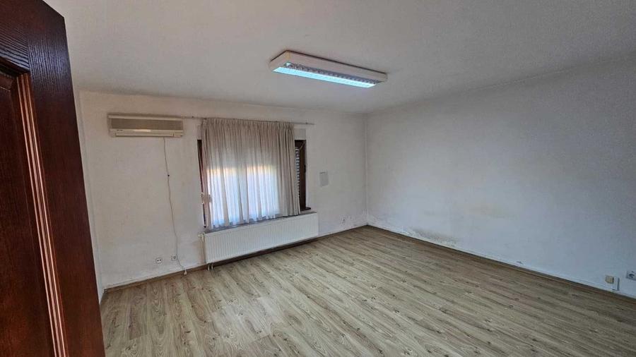 Casă cu 4 camere cu Teren 300 Mp în Central