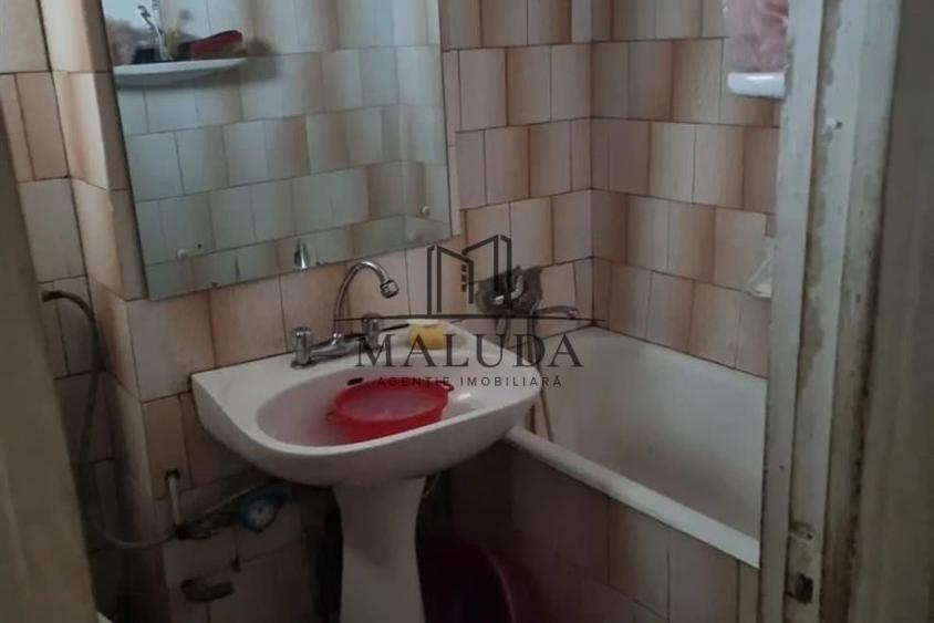 Apartament cu 4 camere semidecomandat în Trivale