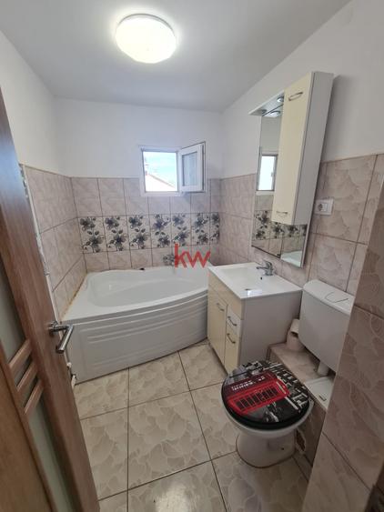 Apartament cu 3 camere decomandat în Tomești