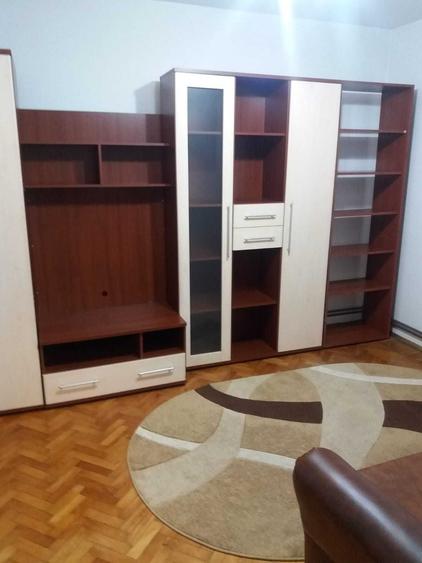 Apartament cu 2 camere semidecomandat în Aleea Carpați