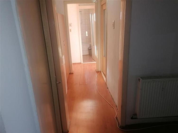 Apartament cu 3 camere decomandat în Lipovei