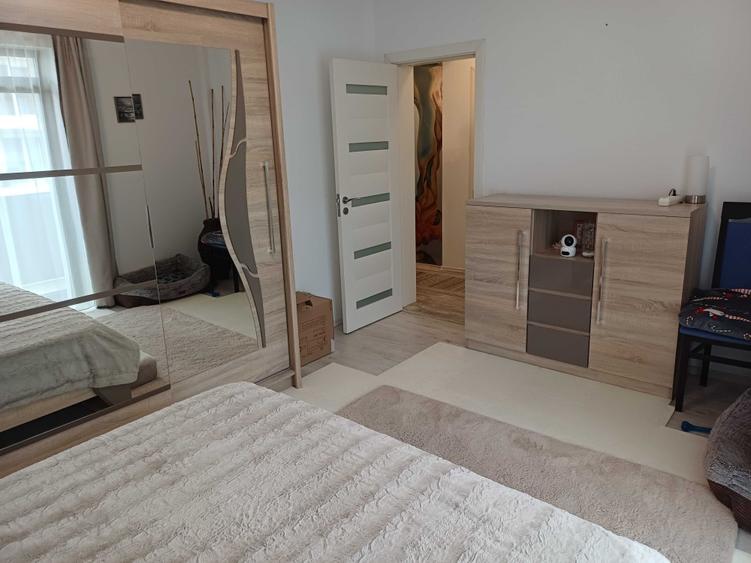 Apartament cu 3 camere semidecomandat, mobilat în Giroc