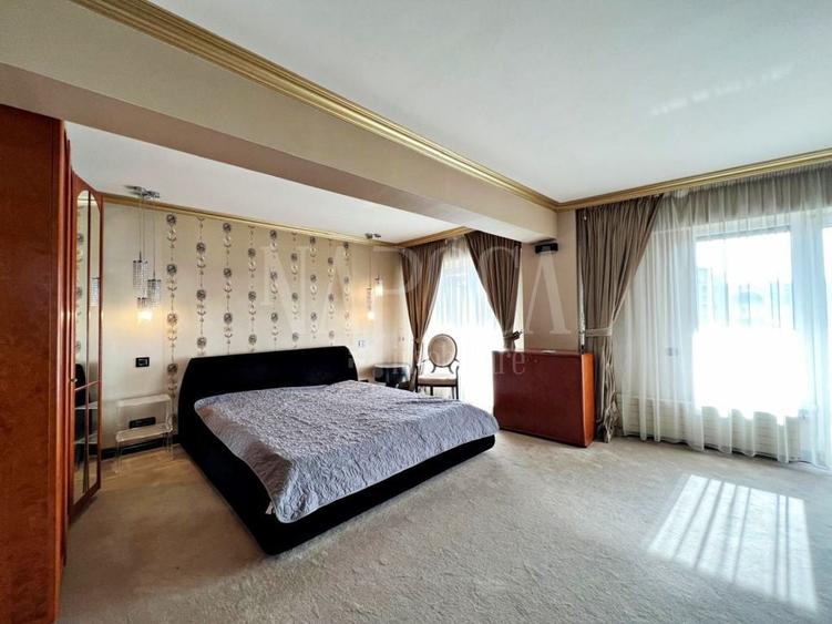 Apartament cu 3 camere semidecomandat în Plopilor