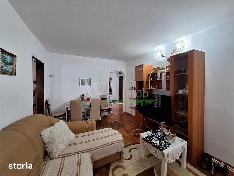 Apartament cu 3 camere semidecomandat în Banca Națională