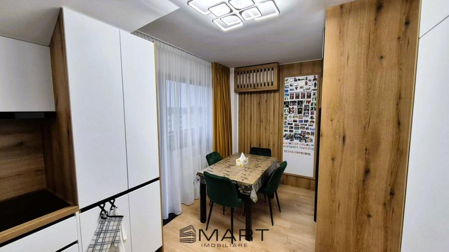 Apartament cu 4 camere semidecomandat în Central