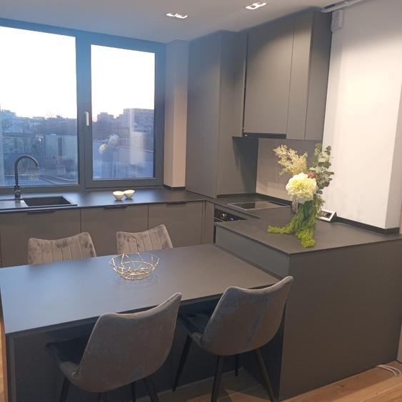 Apartament cu 3 camere decomandat, mobilat în Central