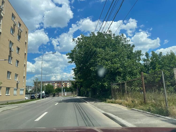 Teren Construcții intravilan de 1353 mp, în Apărătorii Patriei
