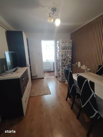 Apartament cu 2 camere decomandat în Craiovița Nouă