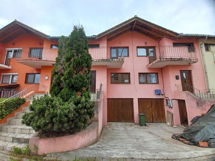 Casă individuală cu 3 camere cu Canalizare în Sânmartin