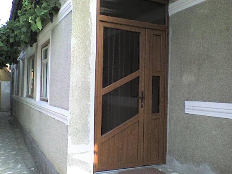 Casă cu 4 camere cu Canalizare în Central