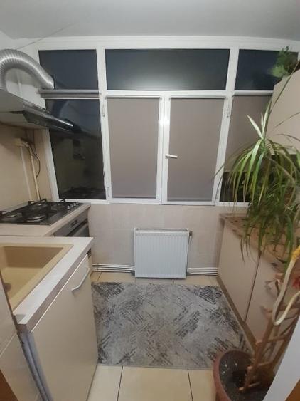 Apartament cu 4 camere decomandat, mobilat în Spital