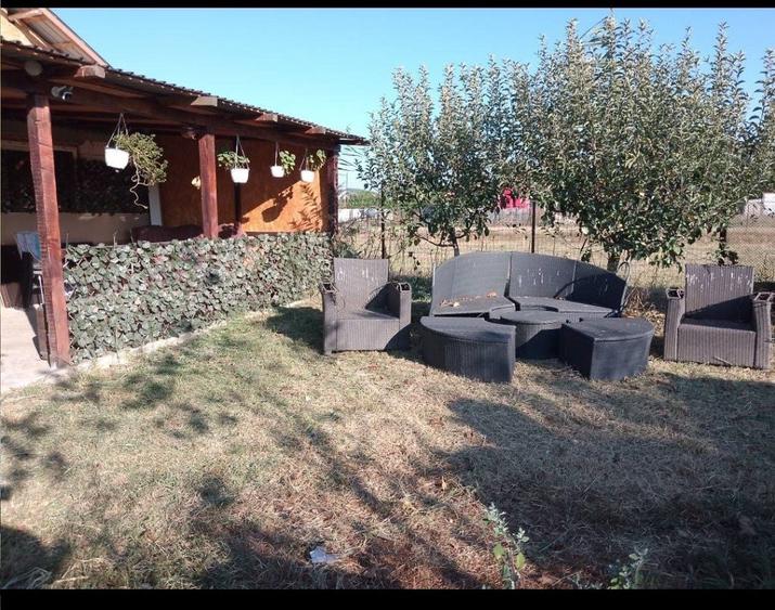 Casă cu 3 camere în Leamna de Jos