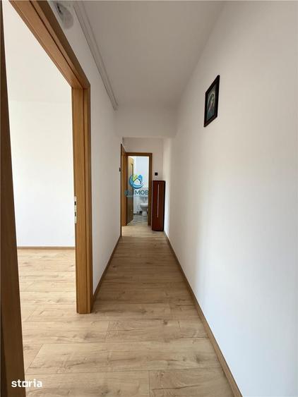 Apartament cu 3 camere decomandat în Astra
