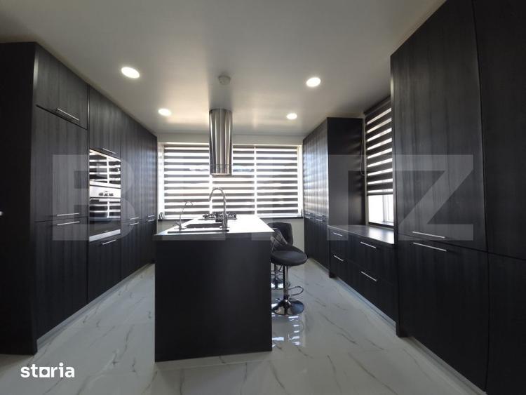Casă cu 6 camere cu Teren 1304 Mp în Ulmi